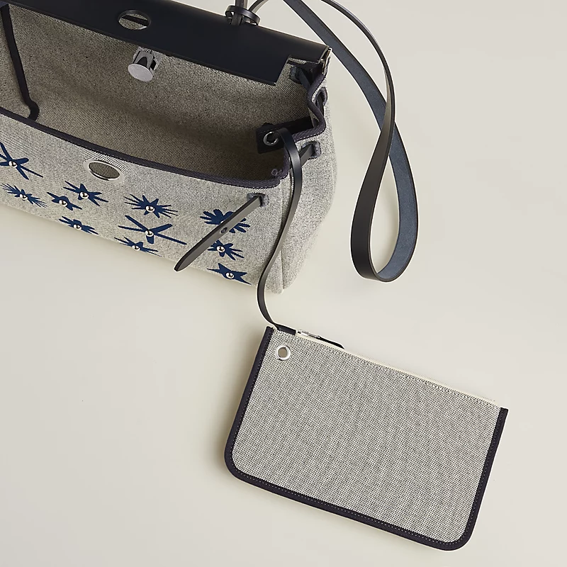 H Plume Canvas Travel Storage Bag - Image 3