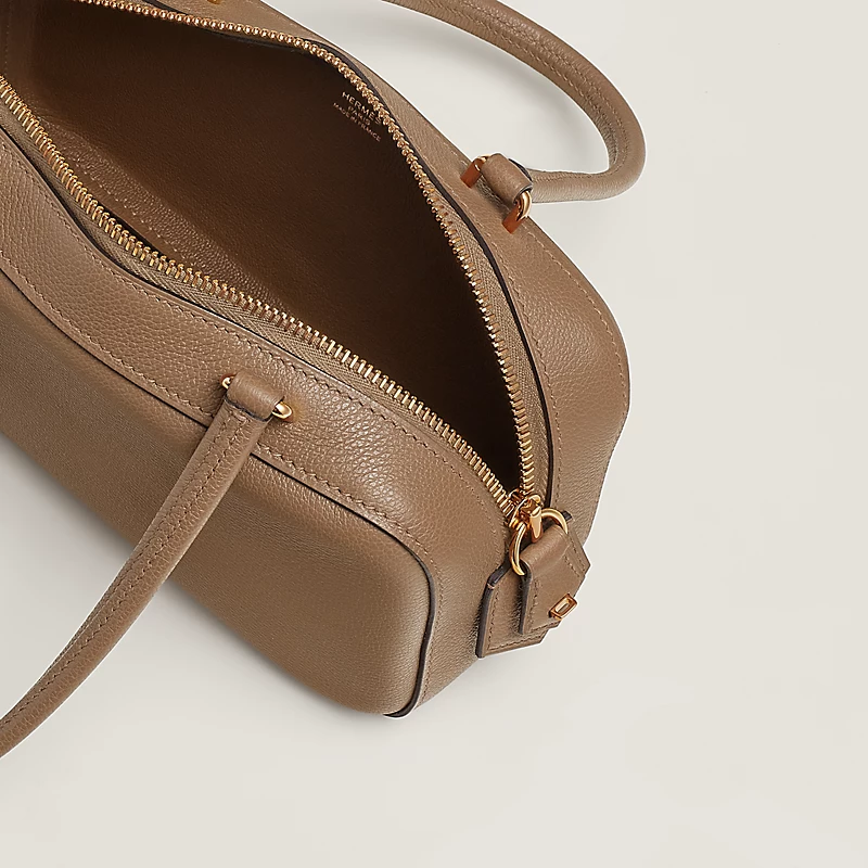 Evercolor calf leather handbag. - Image 3