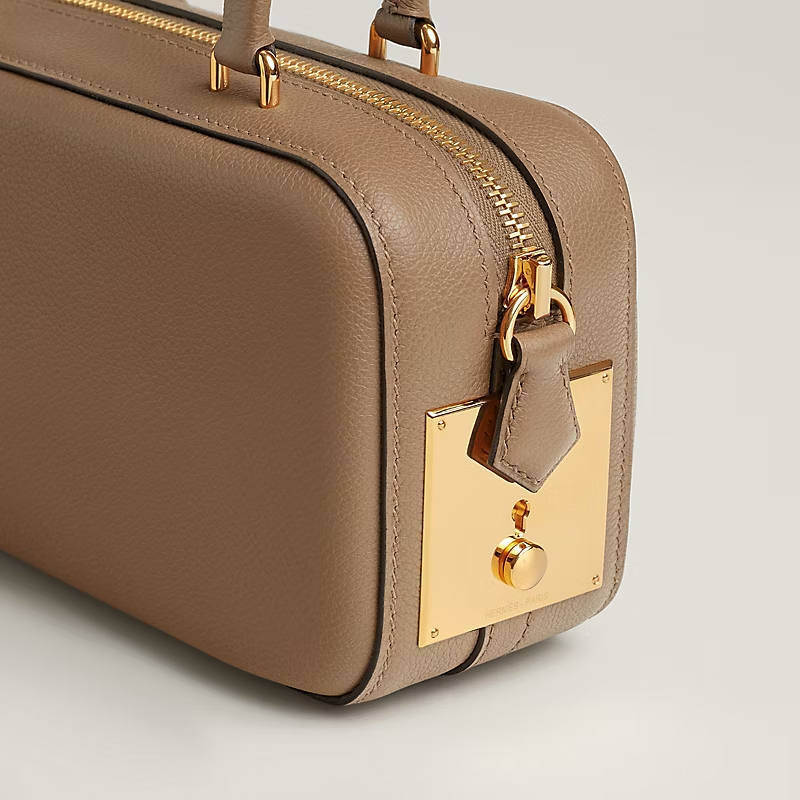 Evercolor calf leather handbag. - Image 4
