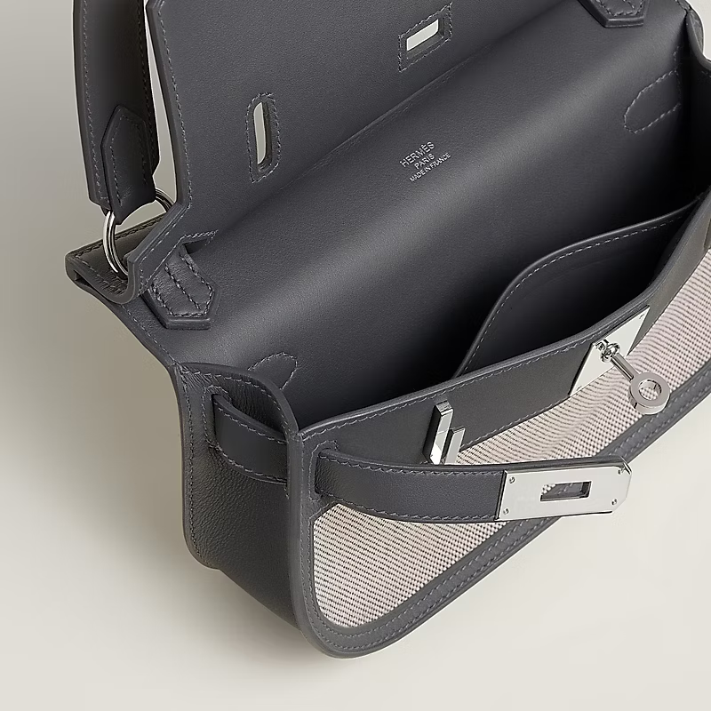 H canvas and Swift calf leather shoulder bag. - Image 3