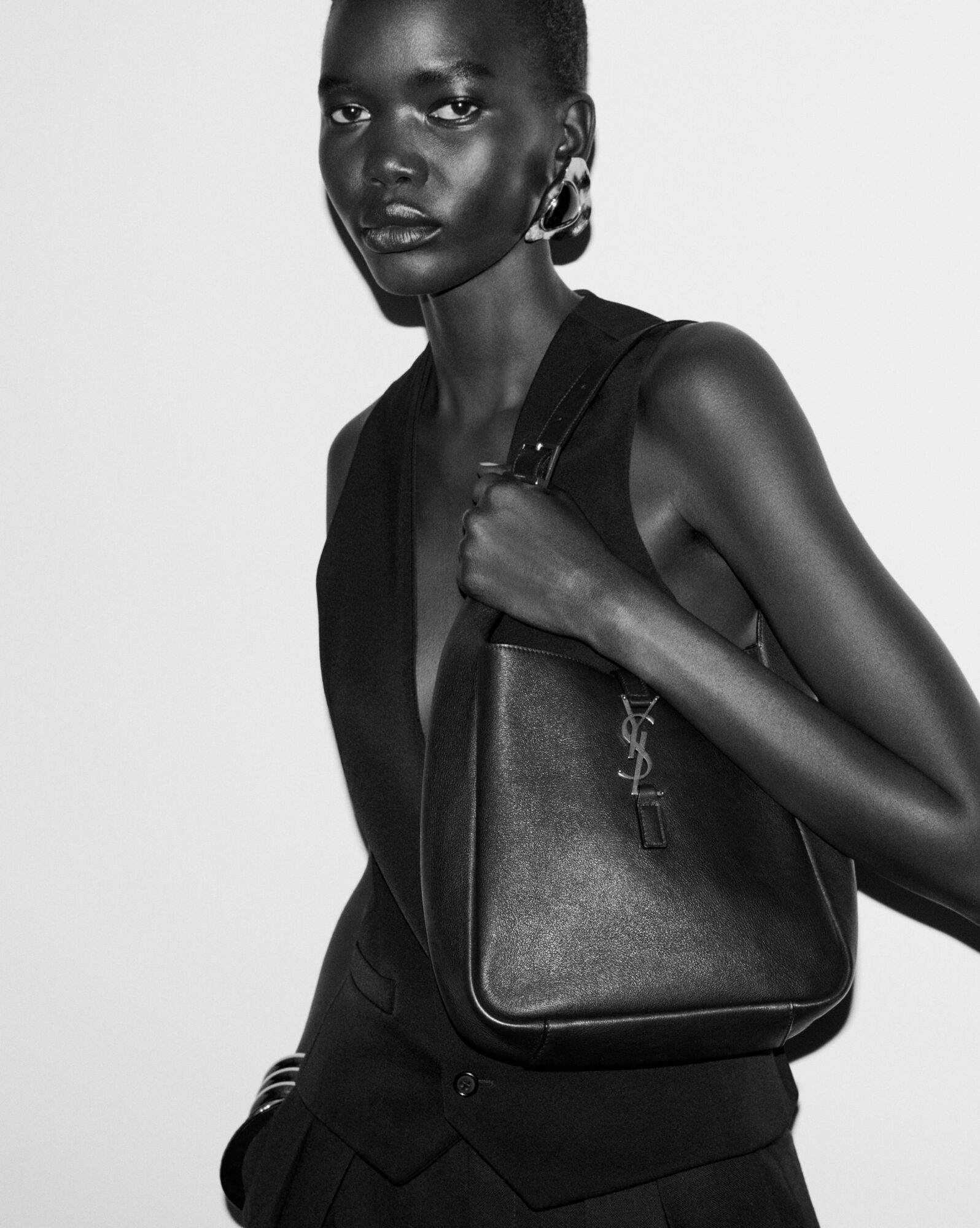 LE 5 Ø 7 Small Soft Grain Leather Handbag - Image 5