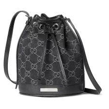 Mini bucket bag adorned with Gucci logo