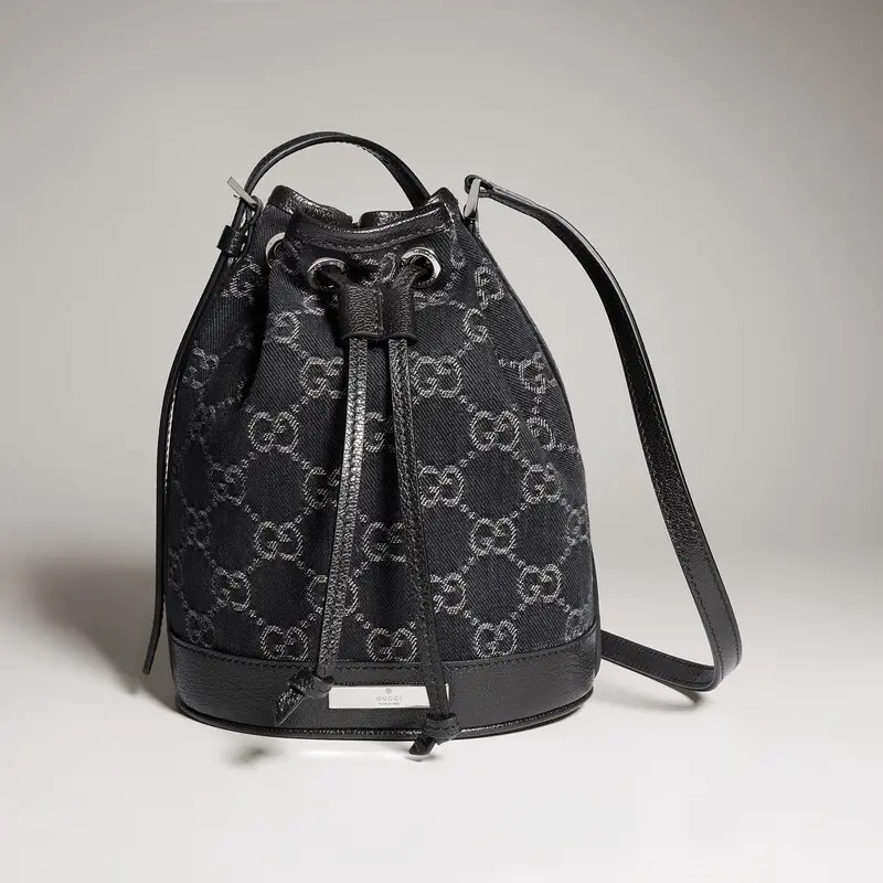 Mini bucket bag adorned with Gucci logo - Image 3
