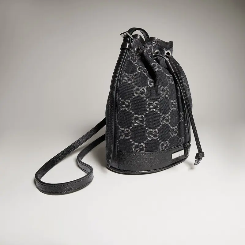 Mini bucket bag adorned with Gucci logo - Image 4