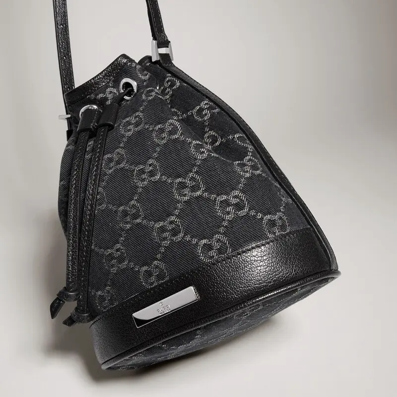 Mini bucket bag adorned with Gucci logo - Image 7