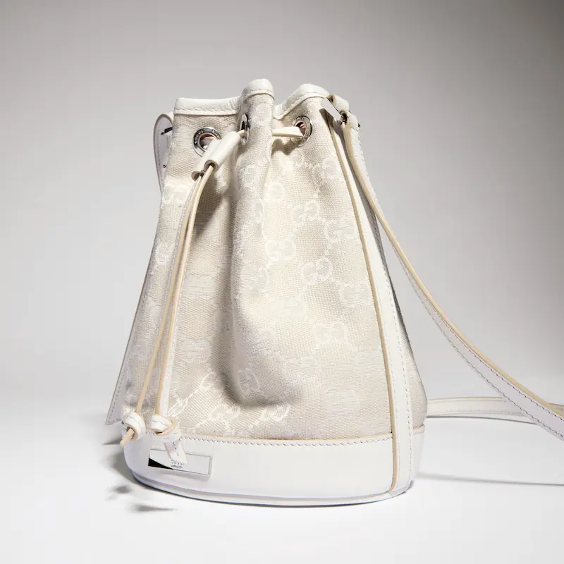 Mini bucket bag adorned with Gucci logo - Image 3