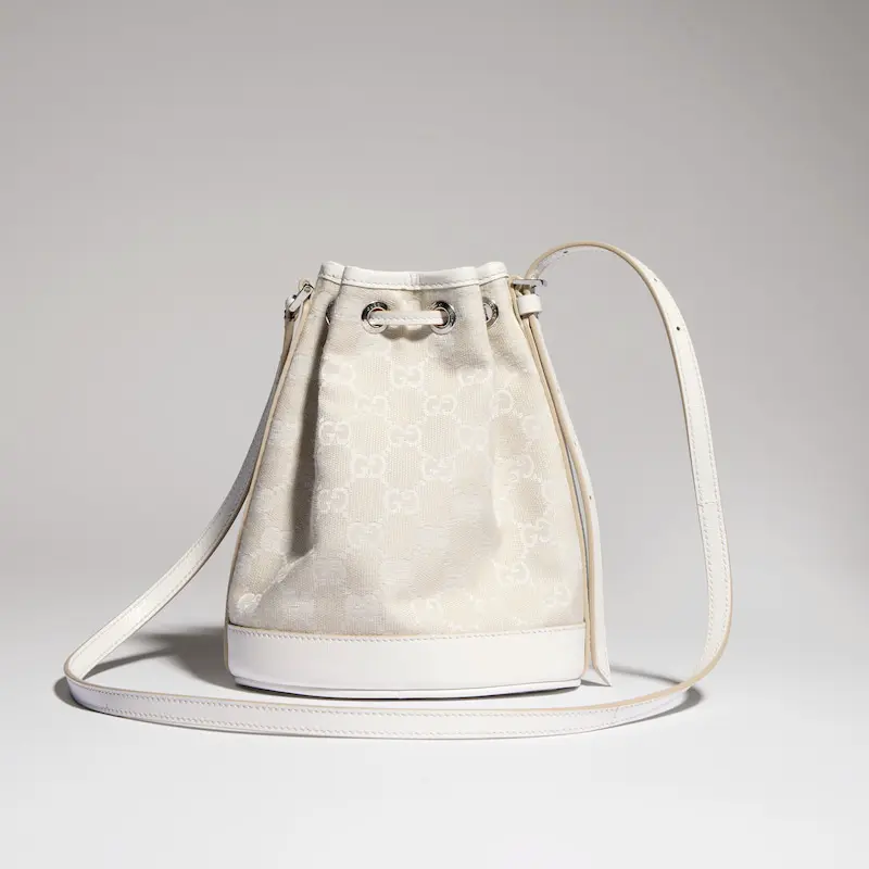 Mini bucket bag adorned with Gucci logo - Image 4