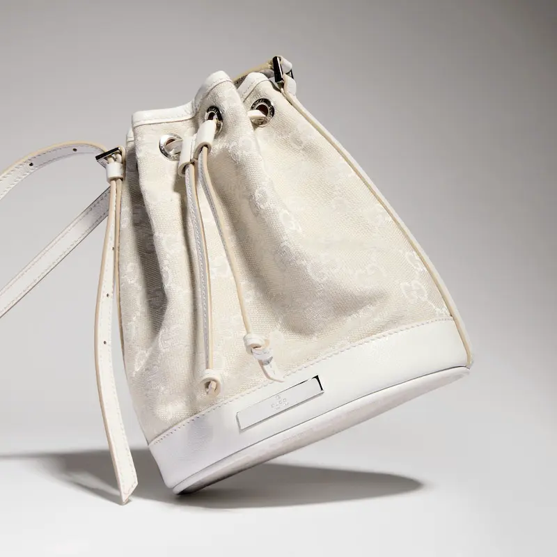 Mini bucket bag adorned with Gucci logo - Image 6