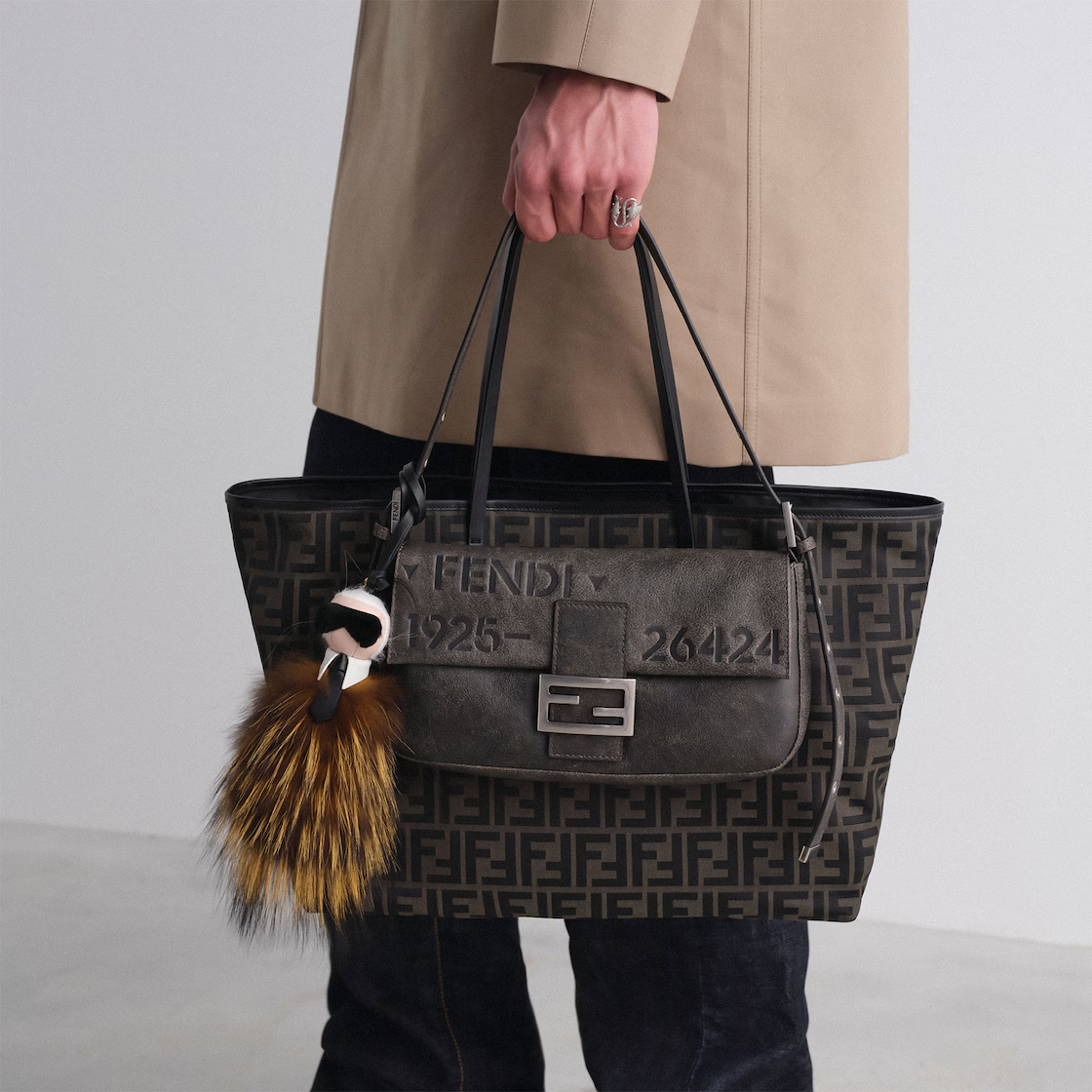 Roll Medium Tote Bag - Image 4