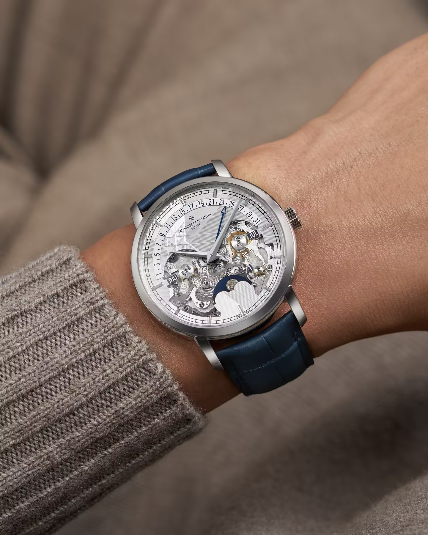 Perpetual Calendar Reverse Jump Calendar Engraved Watch - Image 2